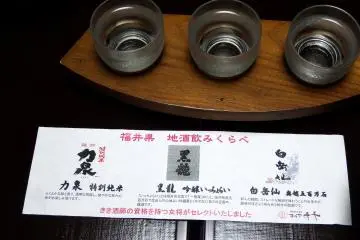 <p>Three glasses of Fukui local sake cost only 1,000 yen! The Okami (hostess/owner) of this hotel is a certified sake taster who selected these three brands of sake for the hotel guests</p>