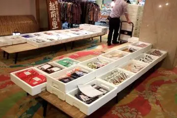 <p>Morning market in the hotel lobby. You can buy fresh seafood inside the hotel!</p>