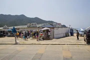 비치 하우스 투숙객 전용 주차는 물론, 진입로 끝에 있는 이곳 해변까지 접근 가능하다