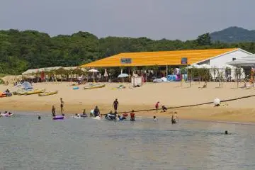 Shirahama-ya has the orange roof
