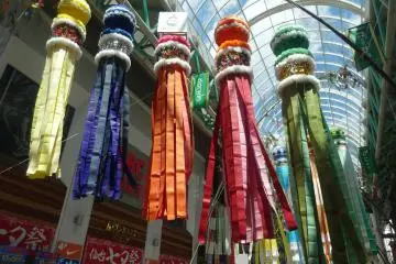 <p>Les banderoles sont faites de papier de soie et papier washi (un type de papier japonais)</p>