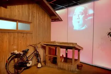 Sebuah video klip pendek tentang pembuatan ramen ayam instan pertama di dunia