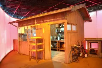 Replika gudang kecil yang dulunya berada di belakang rumah Momofuku Ando