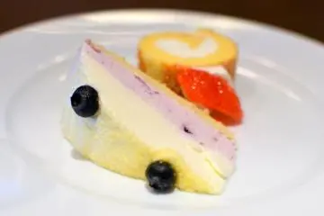 <p>Blueberry cake and rolled cake</p>