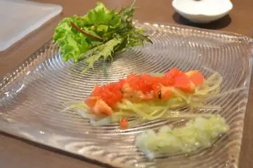 <p>Appetizer of cool cucumbers, fresh prawns and salad</p>