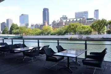 <p>Outdoor dining area overlooking the beautiful Osaka&nbsp;City Central Public Hall</p>