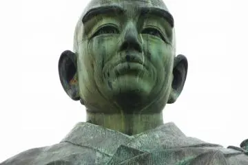 Close-up view of the Rennyo statue