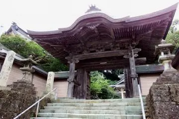 <p>Another gate of Honganji West Annex in Yoshizaki</p>
