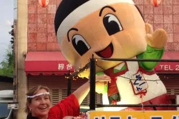 <p>Meeting 'Yoichi kun" during the dancing</p>