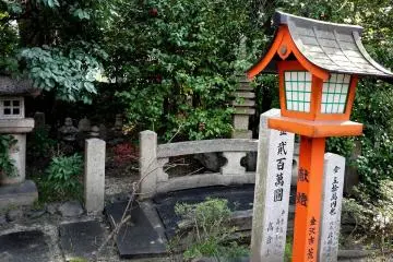 <p>Small bridge and red wooden lantern</p>