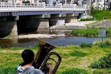 <p>Musicians practice their instruments beside the river to avoid annoying their neighbors</p>