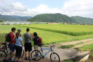Ressentez la Vie Locale à Vélo