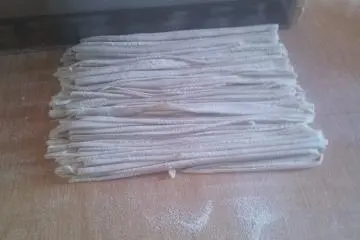 <p>Then your perfect (though maybe not uniform in my case) noodles are off to the kitchen.</p>