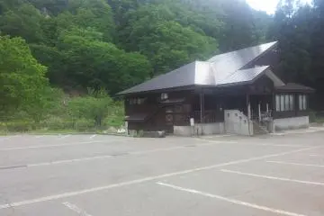 <p>Iwa-no-Yu is outside town so has great views and a natural feel</p>