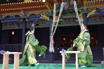 <p>The Kagura dance "Aoba no Mai" is performed as a form of worship to kami&nbsp;(Shinto gods) at the shrine</p>