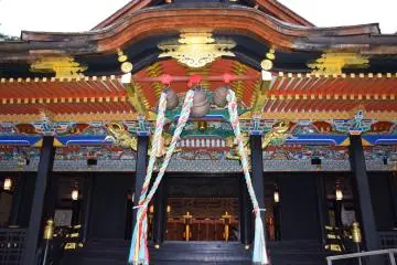 <p>The main building of Osaki Hachiman&nbsp;Shrine: Momoyama&nbsp;architecture&nbsp;with the oldest extant ishi-no-ma&nbsp;zukuri structure, designated as a national treasure in 1952</p>