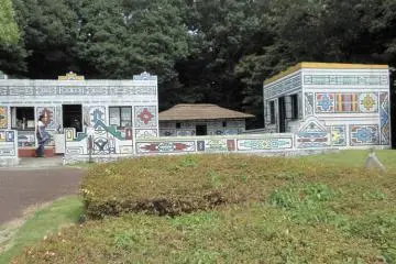 See the world in miniature. Real homes and buildings from around the world!