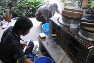 <p>Cooking rice outdoors the old way</p>