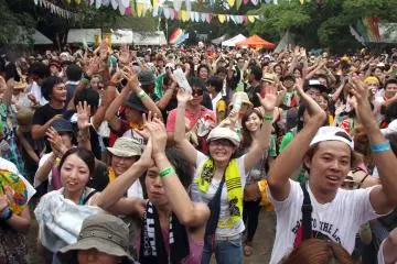 Audiences get fully into the sound at Sunset Live