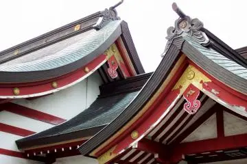 <p>Twin roofs in red and gold</p>