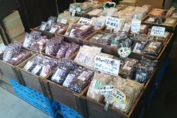 <p>If you want beans, this is the place to go - there are local beans and beans of all colors</p>
