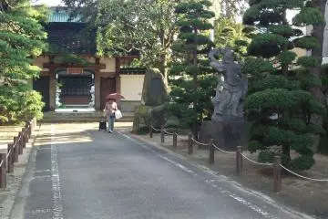 <p>This is the entrance to Dairinji</p>
