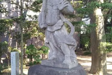 <p>This statute, one of a pair, looks like it's guarding Dairinji temple</p>