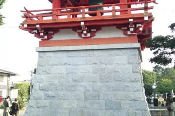 <p>Many Buddhist temples in Japan have a large bell, called a bonsho. They have a spiritual significance and are used in ceremonies.</p>