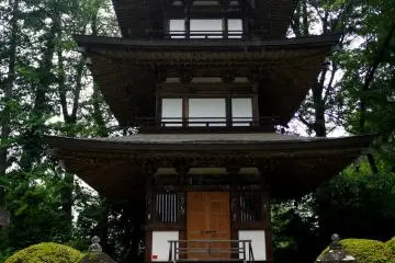 <p>The pagoda has three tiers</p>