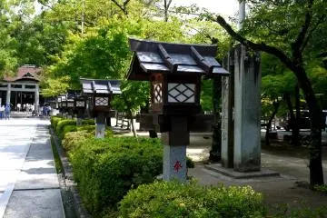 <p>Lanterns beside the path</p>