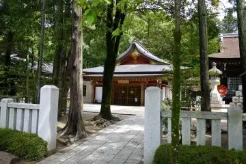 <p>Another building on the shrine grounds</p>
