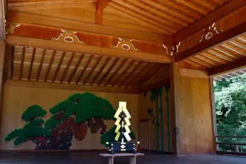 <p>Takeda Shrine's elegant Noh stage</p>