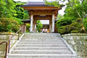 <p>The grand entrance of Jojuin Temple</p>