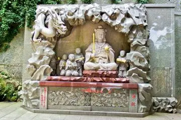 <p>A deity found along the staircase leading up to the main shrine</p>