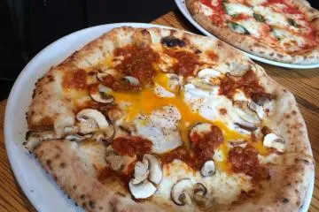 <p>The Naples style pizzas at Pizzeria Sole &amp; Luna Hiro-o</p>