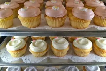 <p>Magnolia Bakery specializes in American baked goods such as these girly girl cupcakes</p>