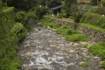 <p>La rivi&egrave;re Notori traverse le centre de cette ancienne ville-ch&acirc;teau</p>
