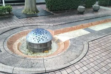 <p>There is greenery separating the pedestrian and cycle paths, some stone seats and the occasional drinking fountain</p>