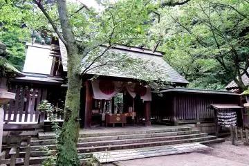 <p>Overview of the prayer altar</p>