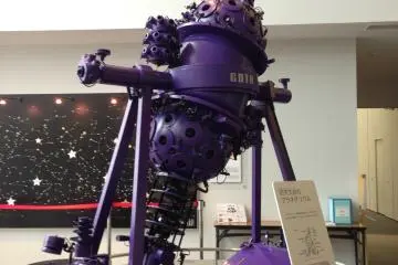 <p>This beauty greets you as you enter the building.</p>