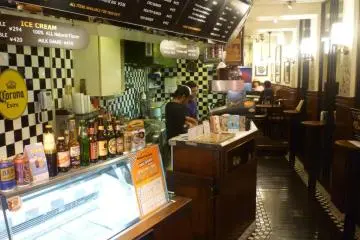 Saucisses, Nagoya's specialty Hot Dog restaurant