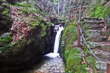 <p>The biggest of the three waterfalls otherwise known as Tengu-taki ​(天狗滝), standing 20 metres tall</p>