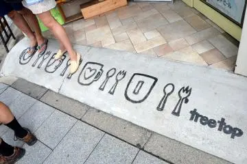 교토의 트리탑 카페 입구