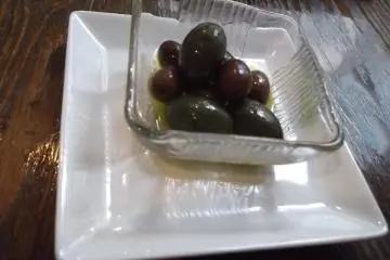 <p>Olive saya</p>