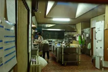 <p>แอบถ่ายคุณยายในครัว ; )</p>