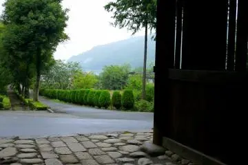 <p>The temple is set in lovely Yamanashi countryside</p>