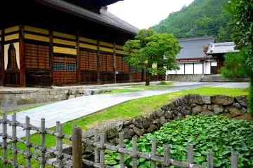 A thickly covered pond lay near this building 
