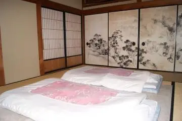 <p>Tempat tidur untuk beristirahat</p>