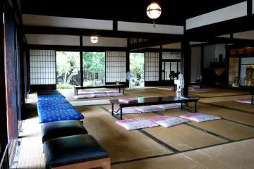 <p>The first floor was a huge open tatami matted space</p>
