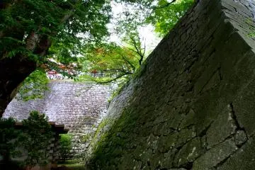 <p>Impressive stone walls surround the park</p>
